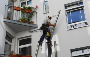 höhenarbeiter-berlin-dachrinnen-abdichten